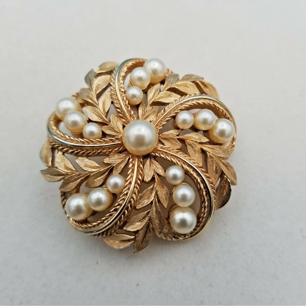 Vintage Crown Trifari Golden Pin w Faux Pearls